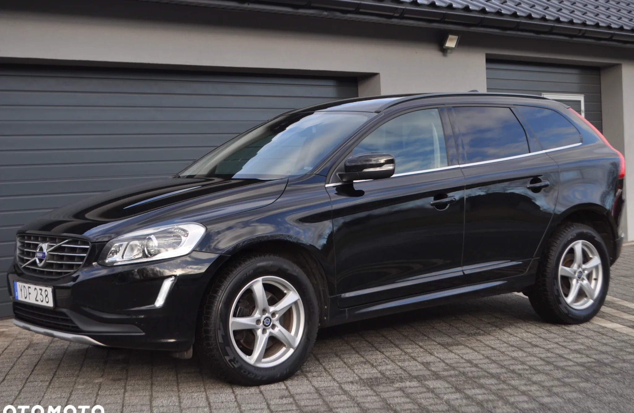 Volvo XC 60 cena 82999 przebieg: 125000, rok produkcji 2016 z Legnica małe 781